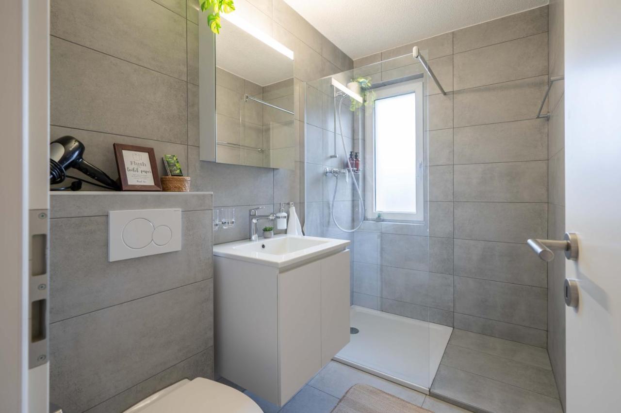 Moderne Wohnung Mit Parkplatz - Top Floor Ostermundigen Esterno foto