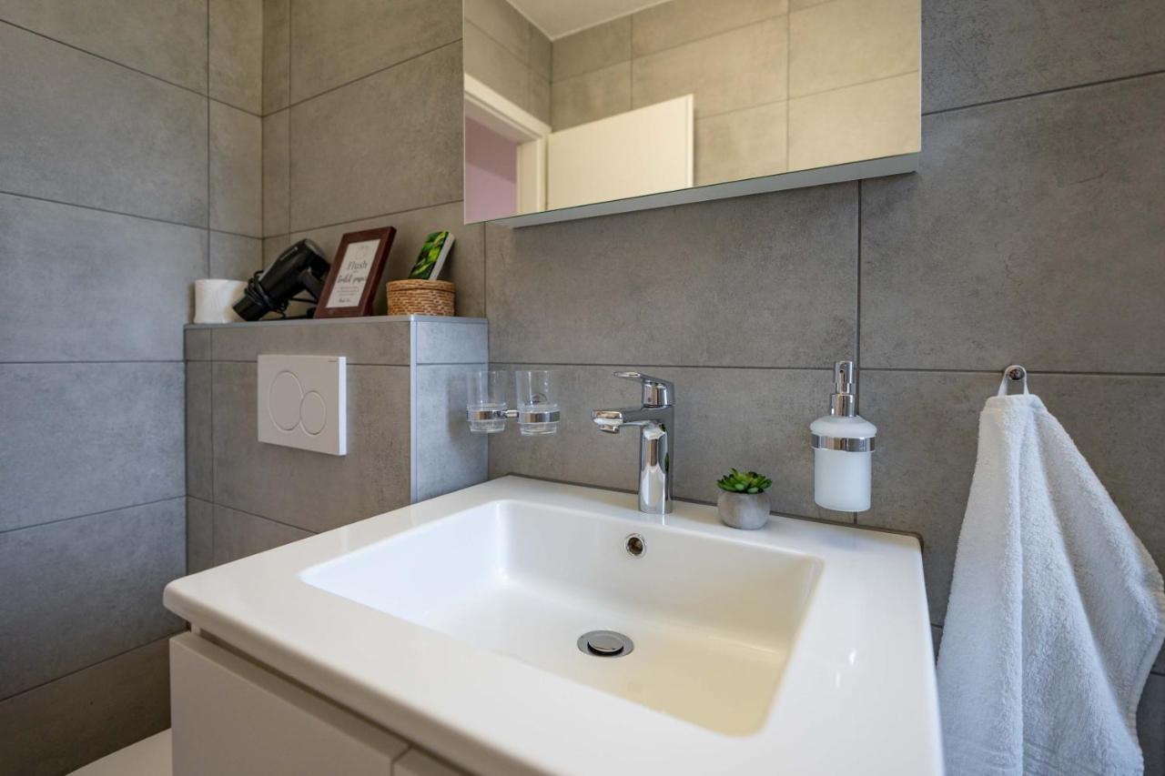 Moderne Wohnung Mit Parkplatz - Top Floor Ostermundigen Esterno foto